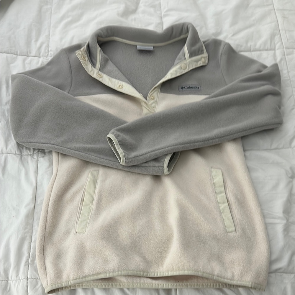 Columbia Gray and Cream Quarter Button Up Pullover Sweater